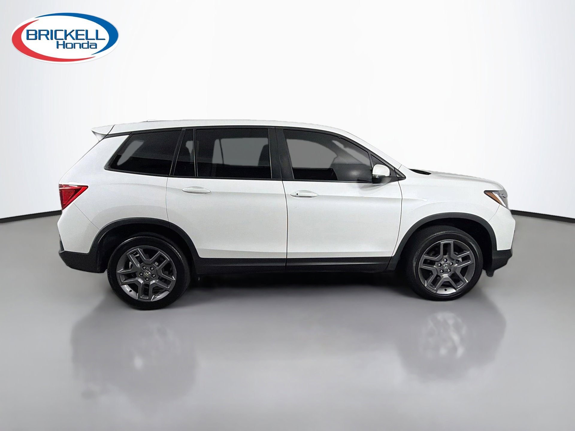 Used 2023 Honda Passport EX-L image 2