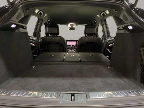 Used 2023 Porsche Macan AWD/4WD image 55