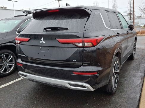 Used 2024 Mitsubishi Outlander SE Black Edition image 4