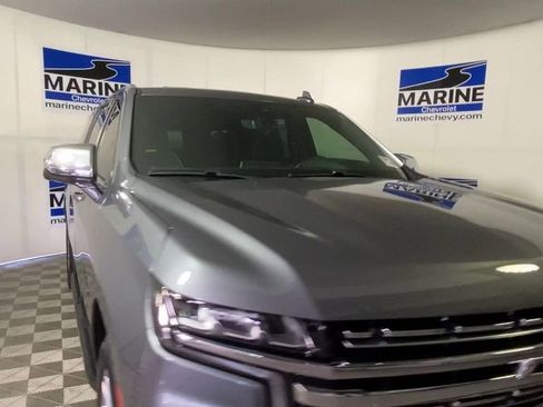 Used 2021 Chevrolet Suburban Premier w/ Premium Package 2 AWD/4WD image 4