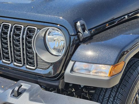 New 2025 Jeep Gladiator Sport AWD/4WD image 7
