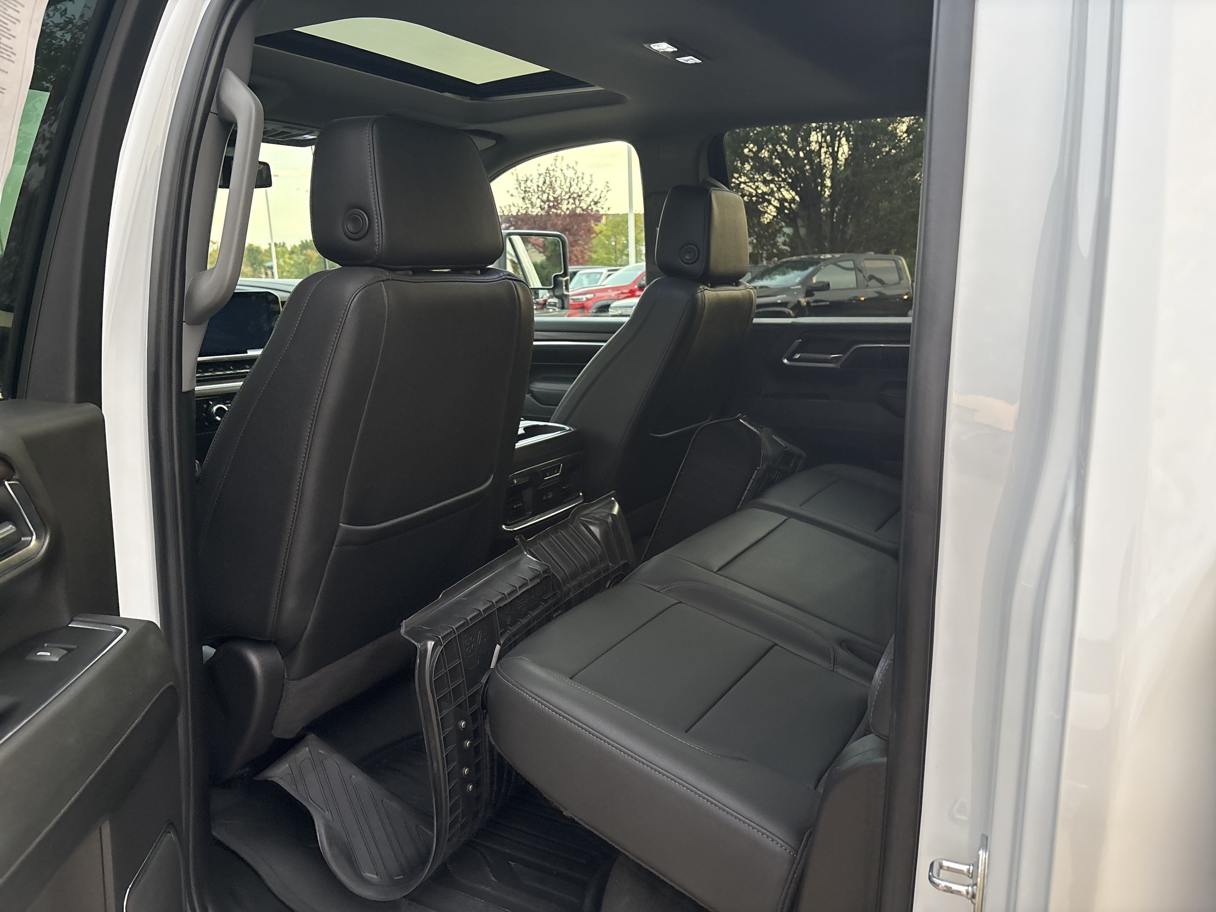 Used 2024 GMC Sierra 2500 SLT w/ SLT Premium Package AWD/4WD image 13