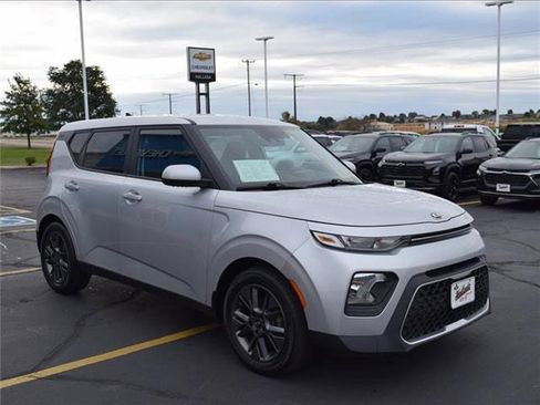 Used 2021 Kia Soul S image 2