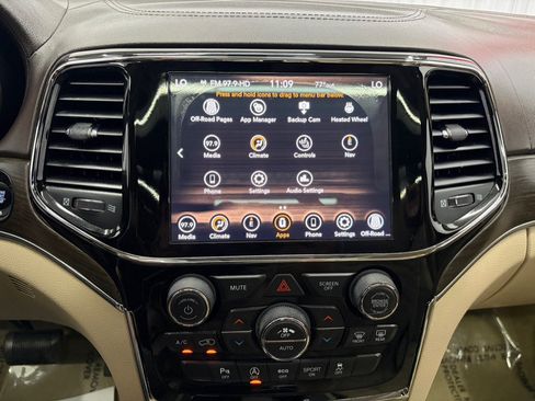 Used 2020 Jeep Grand Cherokee Overland AWD/4WD image 29