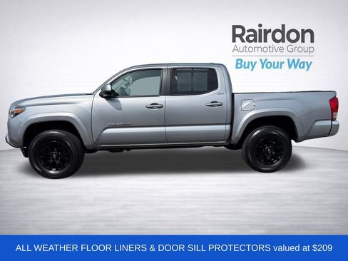 Used 2017 Toyota Tacoma SR5 w/ Tow Package AWD/4WD image 4