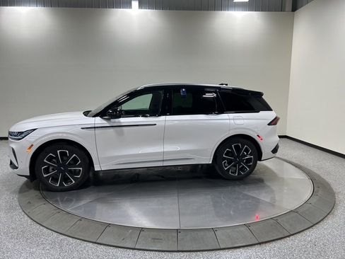 Certified 2024 Lincoln Nautilus Reserve w/ Equipment Group 202A image 9