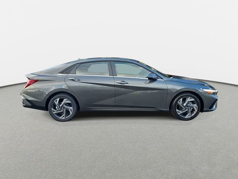 New 2026 Hyundai Elantra Limited image 4