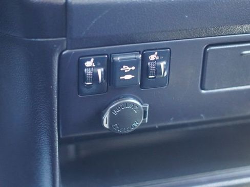 Used 2018 Toyota Sienna SE image 30