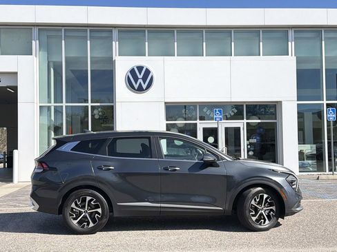 Used 2025 Kia Sportage EX image 4