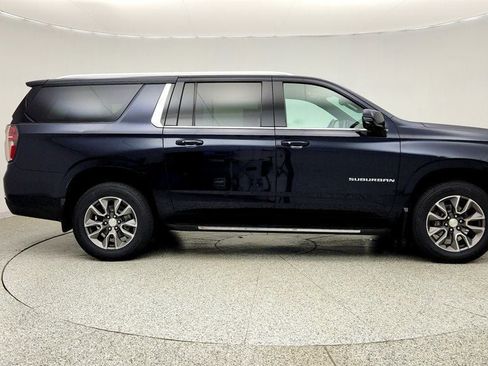 Used 2022 Chevrolet Suburban LT w/ LT Signature Plus Package AWD/4WD image 4