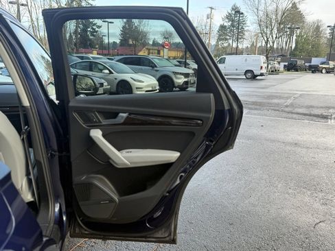 Used 2018 Audi Q5 2.0T Premium Plus w/ Premium Plus Package image 16