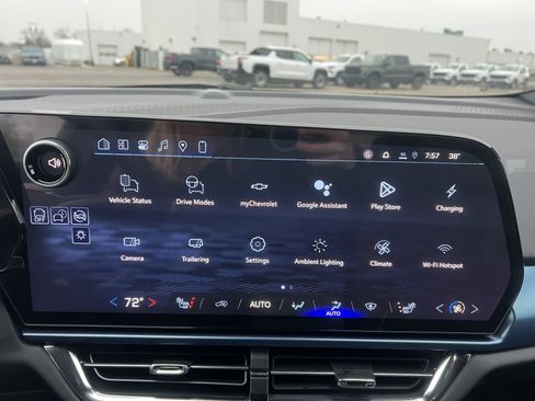 New 2026 Chevrolet Equinox EV LT image 7