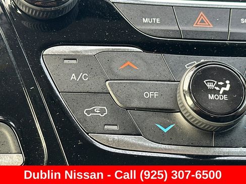 Used 2022 Chrysler Pacifica Touring-L FWD image 31