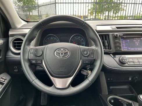 Used 2018 Toyota RAV4 XLE AWD/4WD image 6