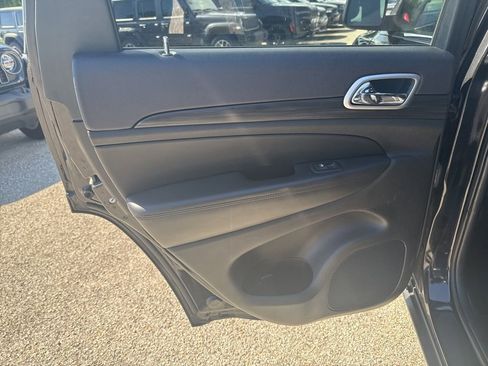 Used 2019 Jeep Grand Cherokee Laredo image 7