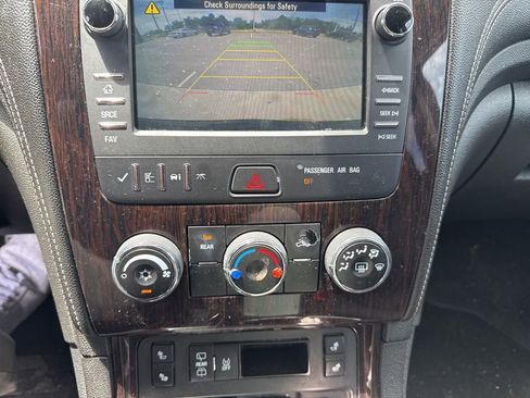 Used 2017 Chevrolet Traverse LT FWD image 17