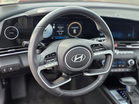 Certified 2025 Hyundai Elantra Limited image 17