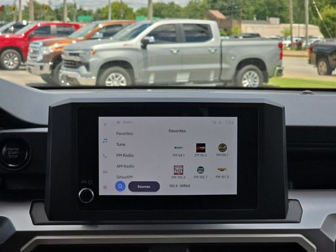 Used 2025 Toyota Tacoma SR5 AWD/4WD image 13
