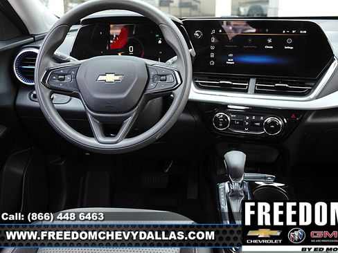 Used 2026 Chevrolet Trax LT FWD image 13