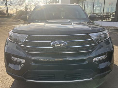 Used 2022 Ford Explorer XLT w/ Equipment Group 202A image 2
