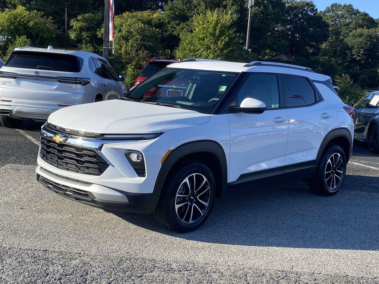 Used 2025 Chevrolet TrailBlazer LT AWD/4WD image 3