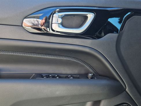 New 2026 Jeep Compass Limited image 17