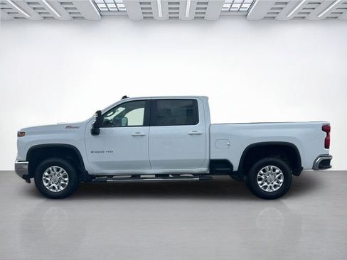 Used 2024 Chevrolet Silverado 2500 LT AWD/4WD image 7