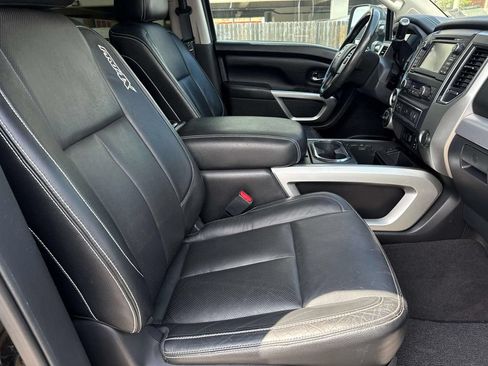 Used 2016 Nissan Titan PRO-4X w/ Pro-4x Convenience Package AWD/4WD image 11