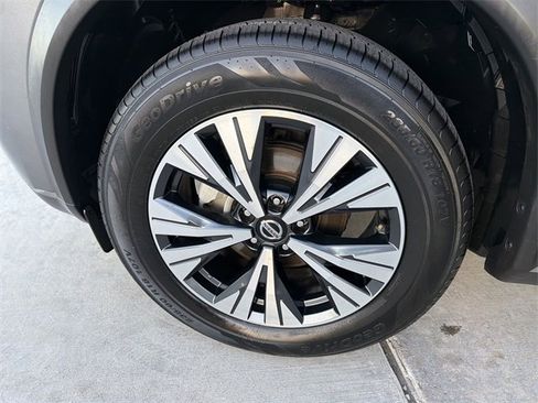 Used 2021 Nissan Rogue SV image 32