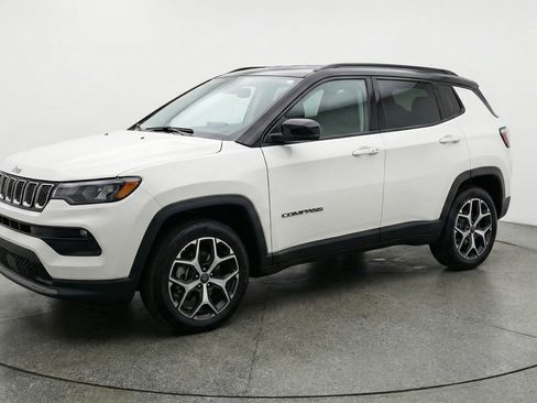 Used 2025 Jeep Compass Limited AWD/4WD image 3