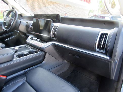 Used 2025 Ford Expedition Platinum AWD/4WD image 34