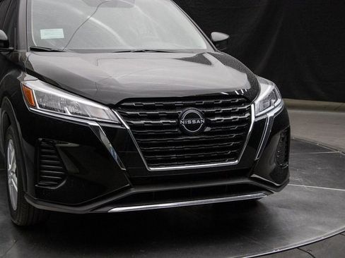 New 2025 Nissan Kicks Play S image 3