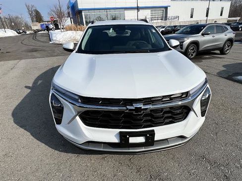 New 2026 Chevrolet Trax LT w/ Driver Confidence Package image 9