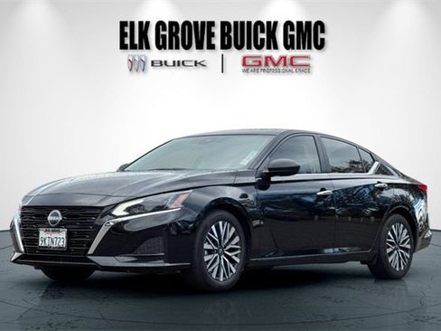 Used 2024 Nissan Altima 2.5 SV image 8