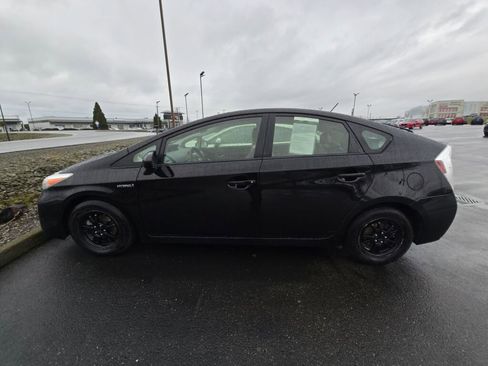 Used 2014 Toyota Prius Four image 9