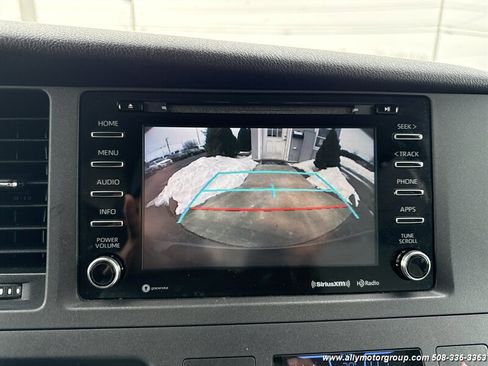 Used 2018 Toyota Sienna LE image 17