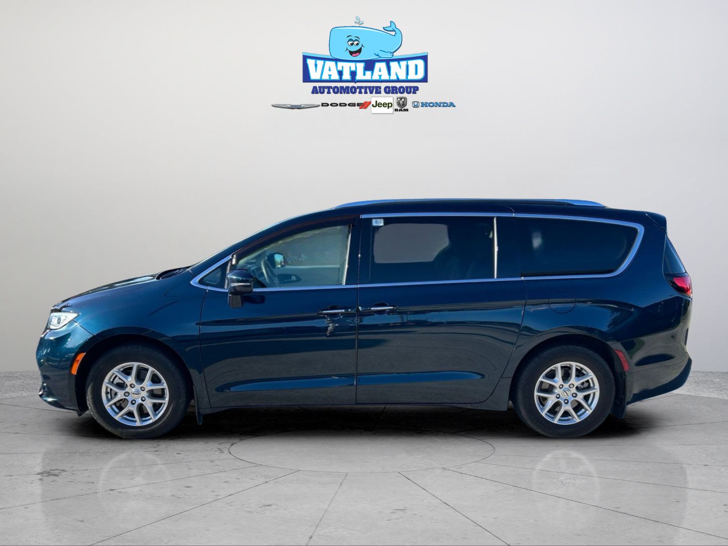 Certified 2021 Chrysler Pacifica Touring-L FWD image 2