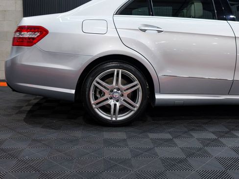 Used 2010 Mercedes-Benz E 550 4MATIC Sedan image 12