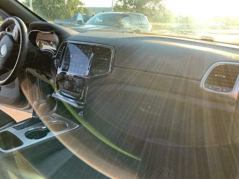 Used 2019 Jeep Grand Cherokee Altitude image 15