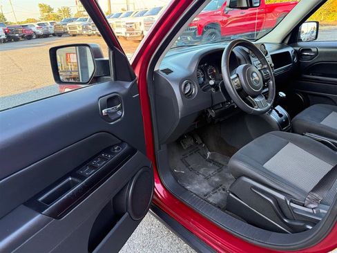 Used 2016 Jeep Patriot Latitude image 20