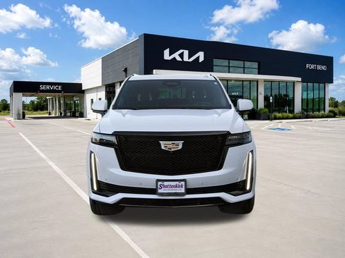 Used 2022 Cadillac Escalade ESV Sport Platinum AWD/4WD image 2