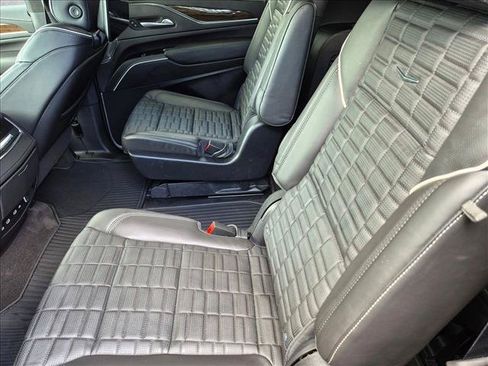 Used 2024 Cadillac Escalade ESV Premium Luxury Platinum w/ Heavy-Duty Trailer Package AWD/4WD image 18