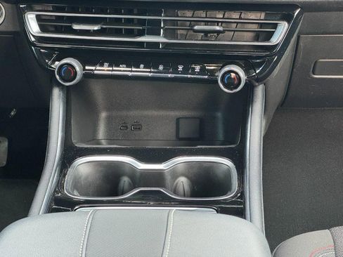 Used 2024 Chevrolet Traverse Z71 image 15