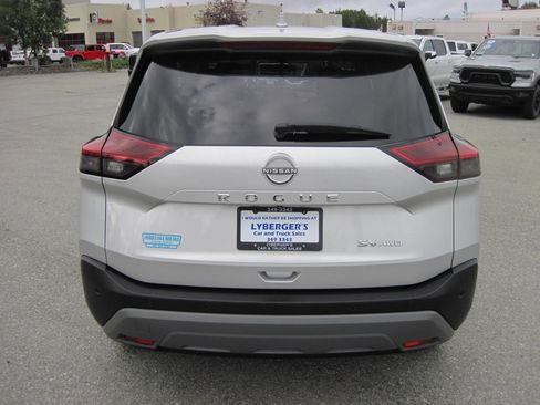 Used 2023 Nissan Rogue SV image 4