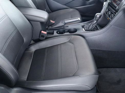 Used 2017 Volkswagen Passat 1.8T R-Line image 38