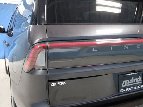 Used 2025 Lincoln Navigator Reserve image 40