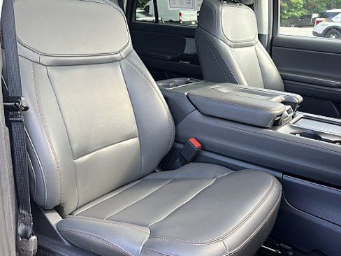 Used 2025 Ford Expedition Active AWD/4WD image 14