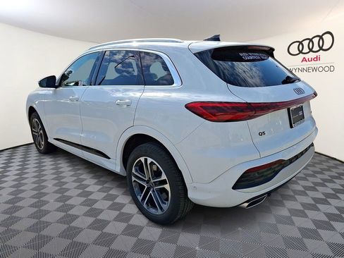 Certified 2025 Audi Q5 Premium w/ Convenience Package image 4