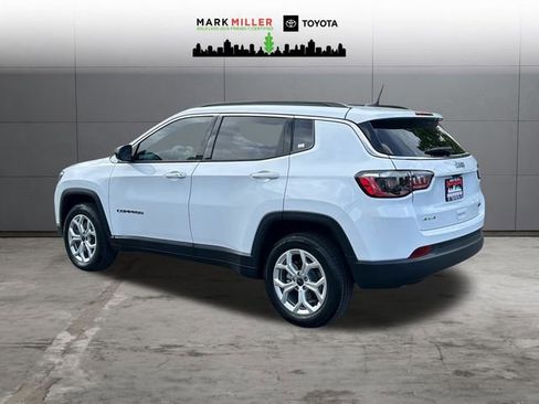 Used 2025 Jeep Compass Latitude AWD/4WD image 3