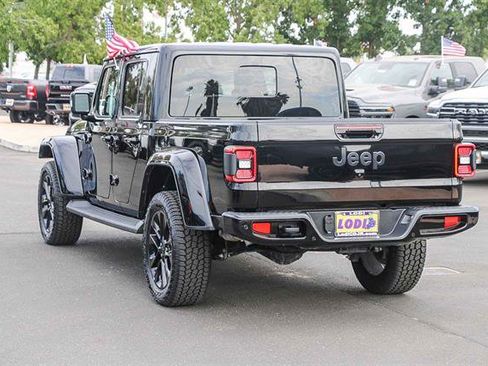 Used 2023 Jeep Gladiator Overland image 2
